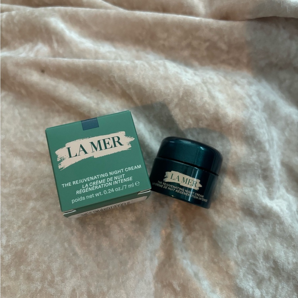 La Mer Rejuvenating Night Cream - Green and Black